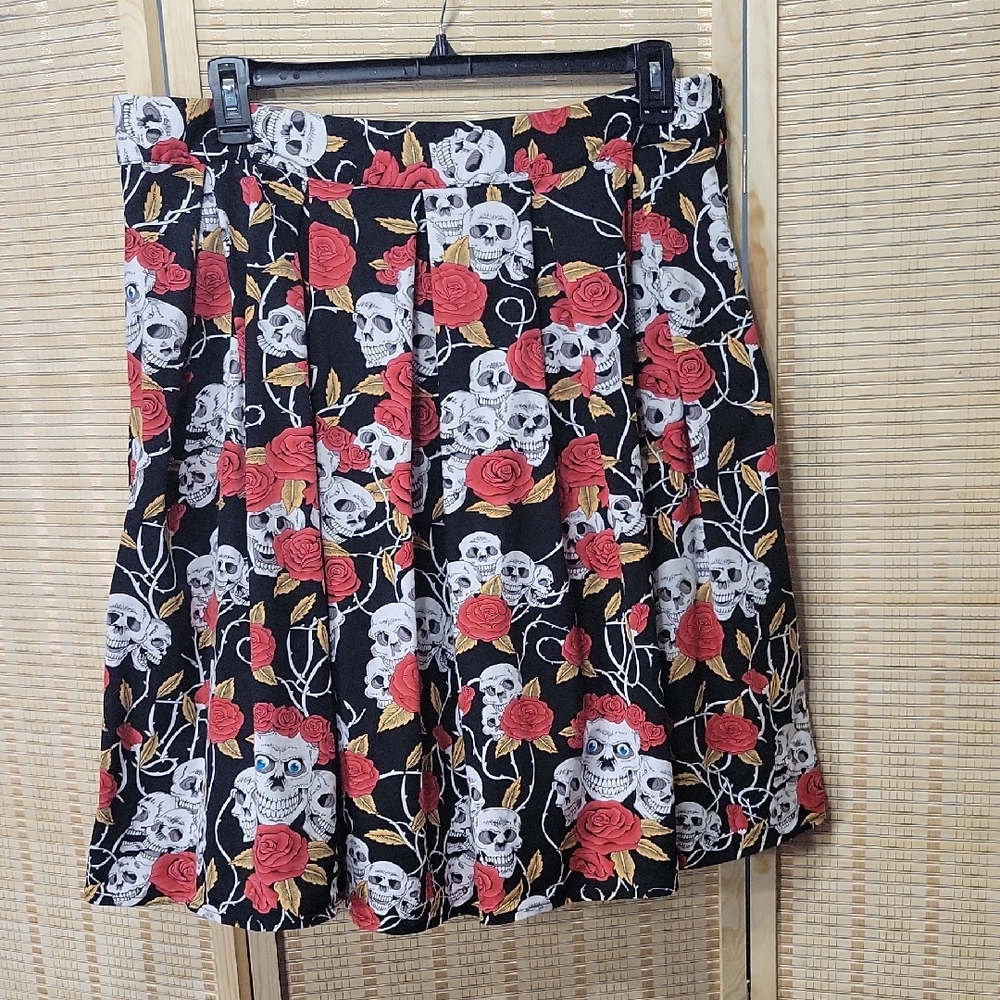 EUC Women's Skull & Roses Pleated Skirt - Size 3X